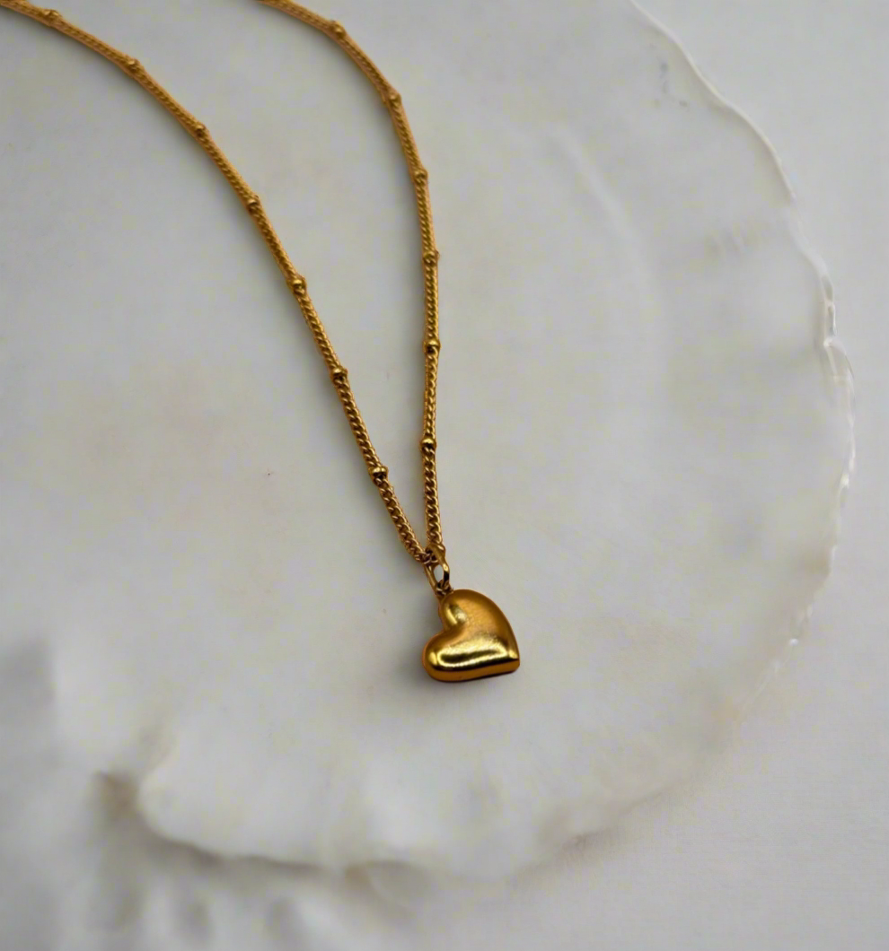 Mini gold heart necklace