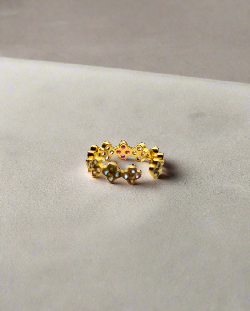 Clover coloured ring