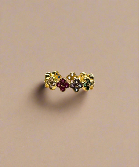 Clover coloured ring